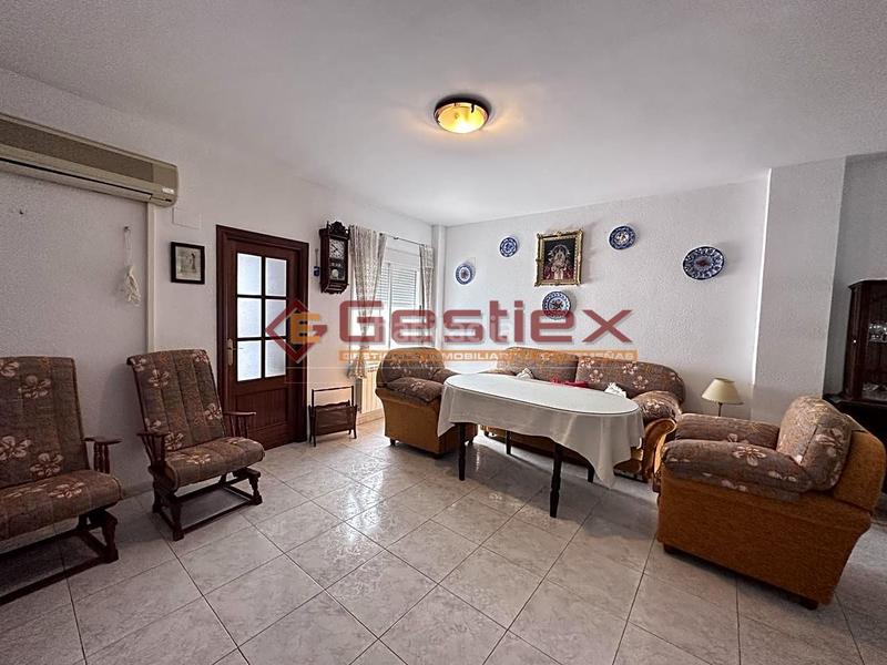Foto c5f1c6a4-5020-4da8-8e00-c43b6d38218f. Casa se vende vivienda acogedora en dos plantas en zona santiago en Almendralejo