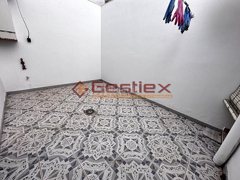 Foto f0e63f46-9bbd-4e34-9403-f9ca76ba7def. Casa se vende vivienda acogedora en dos plantas en zona santiago en Almendralejo