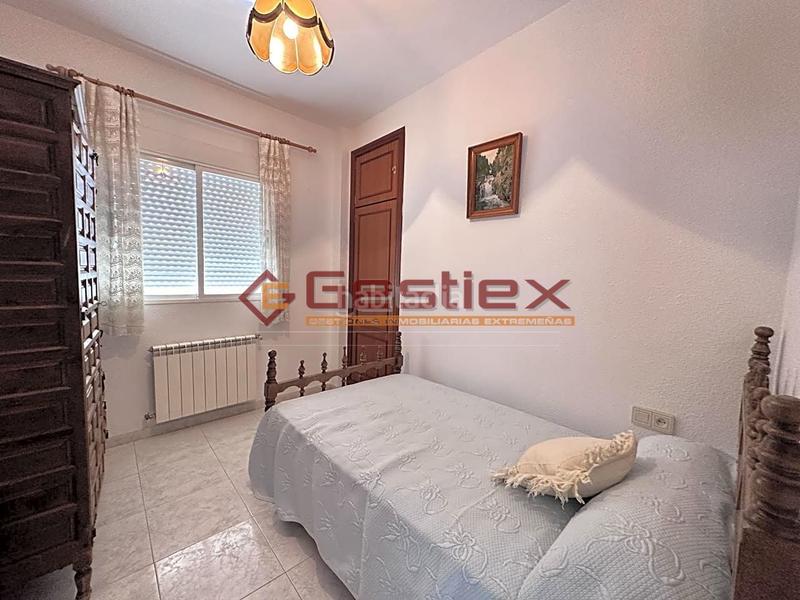 Foto f3a2f918-2c53-400e-b4c0-5092eea9e7b7. Casa se vende vivienda acogedora en dos plantas en zona santiago en Almendralejo