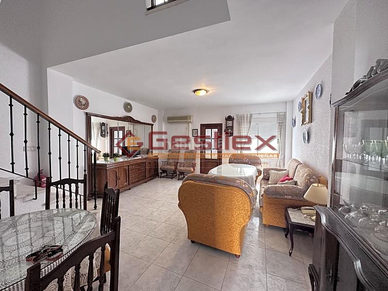 Foto fb56606f-6405-434c-9b23-88124973333d. Casa se vende vivienda acogedora en dos plantas en zona santiago en Almendralejo