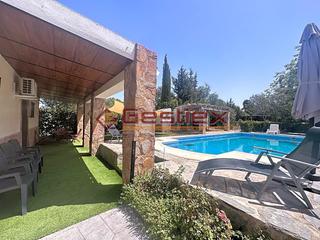 Casa  De los huseros. Chalet en planta baja con piscina totalmente legal