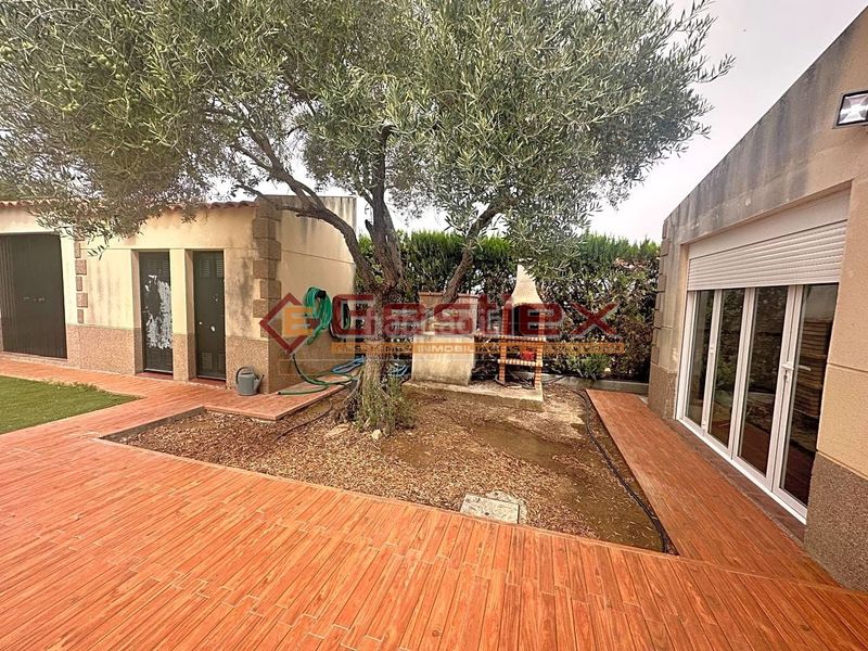 Foto 75c28d0c-7042-4bf0-b932-793077a663c5. Casa amb piscina a Almendralejo