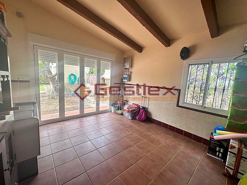 Foto 9dc7dd7e-82e7-4143-adbe-edd0f6e73bbc. Casa amb piscina a Almendralejo