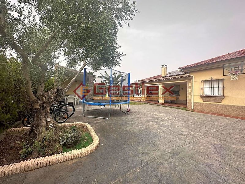 Foto 9e0a6681-f623-4b92-8add-d2128098fae7. Casa amb piscina a Almendralejo