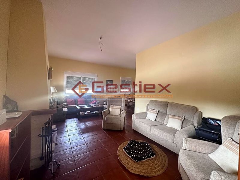 Foto ca6a4913-a836-4537-a15a-14d60f48c870. Casa amb piscina a Almendralejo