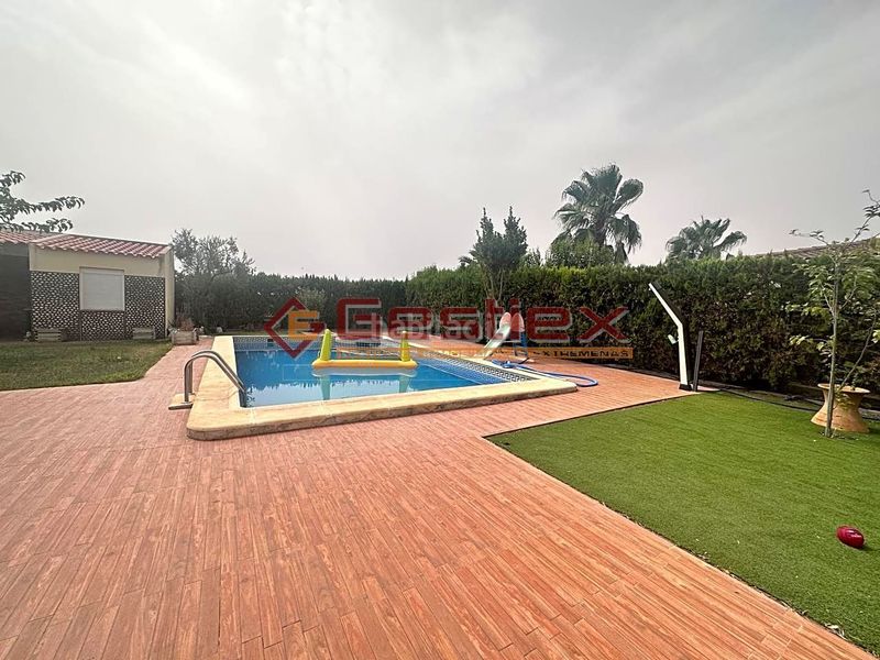 Foto d1d60291-0d3c-4bd1-a636-20ae3ace17a0. Casa amb piscina a Almendralejo