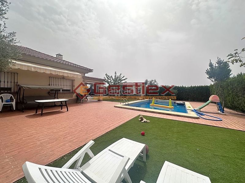 Foto e36ab92e-76fe-4652-b7f1-2e2106fab369. Casa amb piscina a Almendralejo