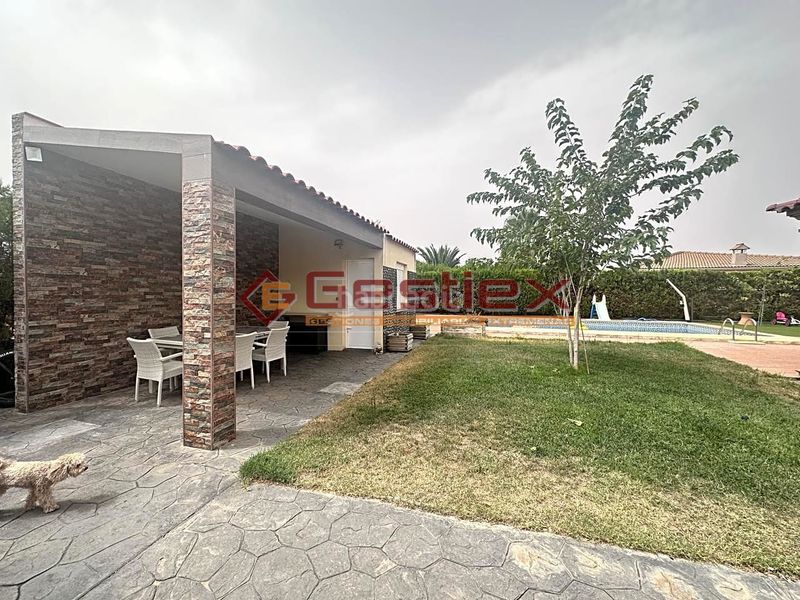 Foto f6a6a189-70a9-4df8-9c65-ae44969f4d01. Casa amb piscina a Almendralejo