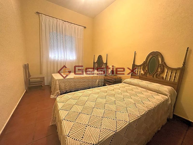 Foto f7b20fd6-9b8d-41a8-90ec-d54e44e904ca. Casa amb piscina a Almendralejo
