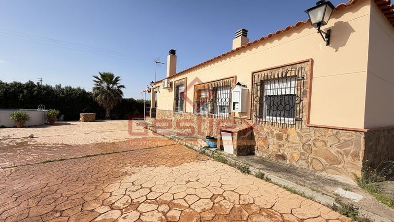 Foto 0bfc1367-74c6-4b37-a0fb-e7654ff90488. Casa a Almendralejo