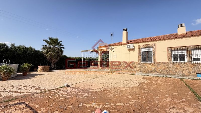 Foto 13fc90a2-7a72-4a90-893a-30818594adf4. Casa a Almendralejo