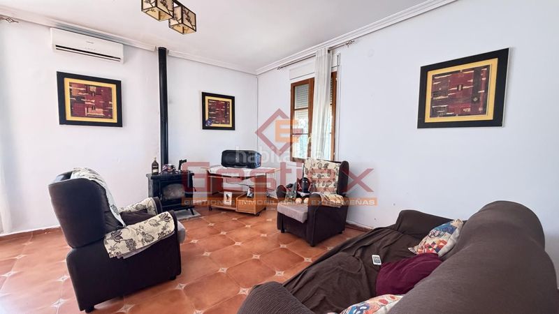 Foto a322dfde-98ec-4b55-9cf8-fa80268c5747. Casa a Almendralejo