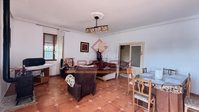 Foto d5ffa7d4-dffb-4127-b452-257e6c021183. Casa a Almendralejo