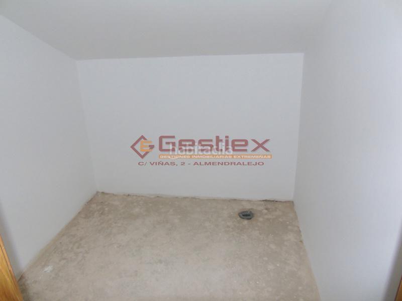 Foto 0cc8c1c5-c019-400e-9715-4e5717f18bd8. Piso este piso a reformar se encuentra , badajoz, fácil acceso a la autovía, tierra de barros, circunvalación.
es un pi en Almendralejo