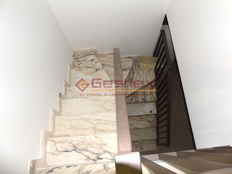 Foto a50fddc0-e6fb-4276-939a-6066f4c5b3a8. Piso este piso a reformar se encuentra , badajoz, fácil acceso a la autovía, tierra de barros, circunvalación.
es un pi en Almendralejo