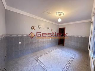 Casa a Almendralejo. Se vende casa con piso en pleno centro