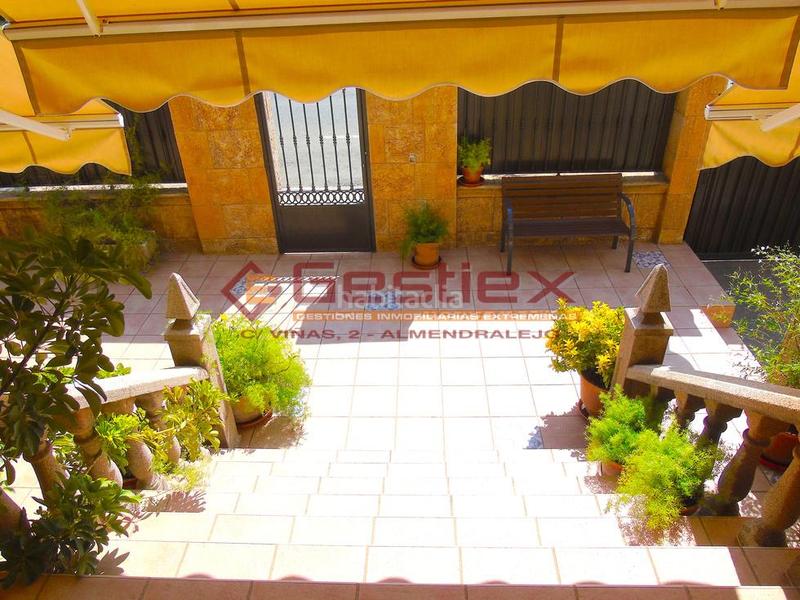 Foto c6c89c0c-8771-458e-aa02-e928813be6b9. Casa adossada amb calefacció aparcament piscina a Almendralejo