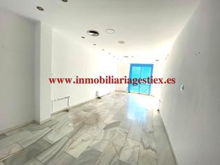 Location Local commercial  Real. Local en alquiler céntrico