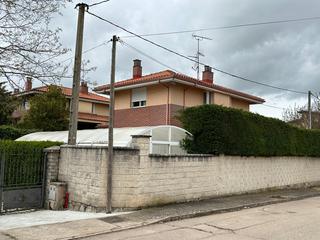 Xalet  Calle salcedilla. Chalet con piscina, ideal familia con hijos en villagonzalo pede
