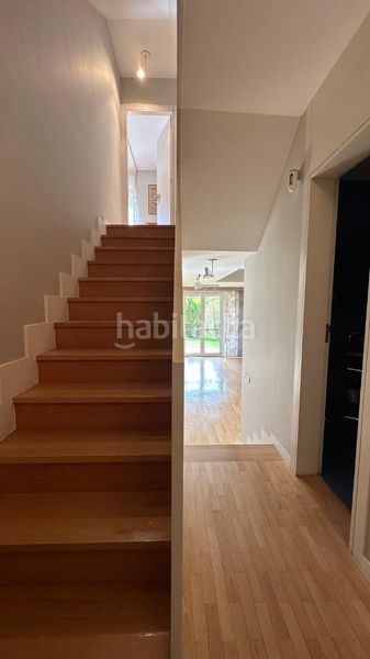 Foto ce6904c8-ca70-464a-885b-89df3cb1fd05. Casa aparellada amb xemeneia calefacció aparcament a Burgos