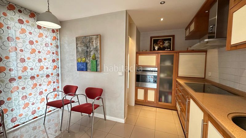 Foto e3f4248c-b0a4-454a-8c59-ba72cf6c5fc5. Casa aparellada amb xemeneia calefacció aparcament a Burgos