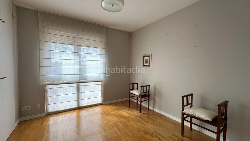 Foto f01b8d0b-6c6f-4175-aad4-7e8681178711. Casa aparellada amb xemeneia calefacció aparcament a Burgos