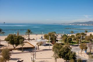 Alquiler Ático en Es Coll d´En Rabassa. Exclusivo ático privado en primera línea del mar en ciudad jardí