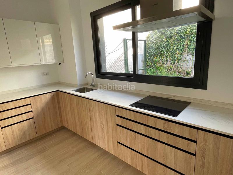 Foto 81ce6dd2-0fbf-4093-98fe-11c99fe90e90. Casa adosada en Río Real Marbella