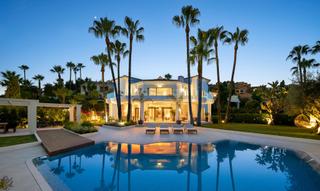 Chalet en Los Naranjos. Impresionante villa recientemente renovada y ubicada en la mejor