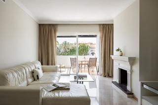 Apartament a El Velerín. Amplio apartamento reformado de 2 dormitorios en urbanización fr