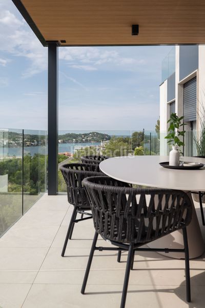 Foto 9681f0e9-2fc1-484f-9d5a-526b76746f78. Apartamento en Costa de la Calma Calvià