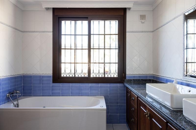 Foto 9030936a-6a6f-496d-89ba-66b6f625578d. Chalet en San Pedro de Alcántara Pueblo Marbella