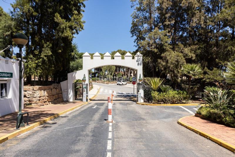 Foto a07e1ba5-f2b4-49ab-9d20-e38a4d499029. Apartamento en Calahonda Mijas