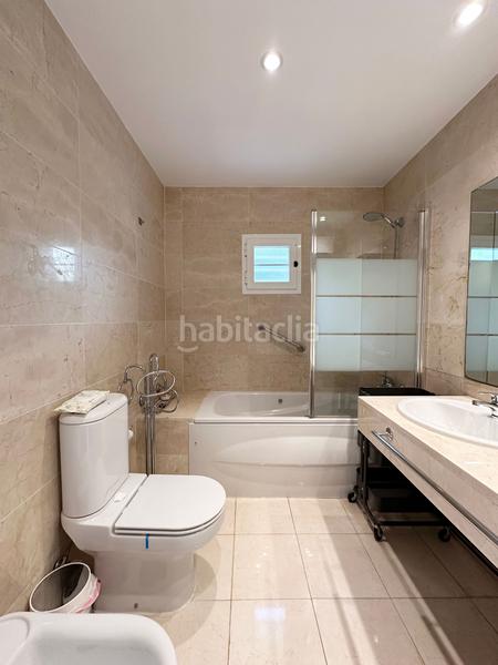 Foto 34b7cf57-e9cc-48a8-8b4a-d648f86b2f71. Casa adosada en Limonar Málaga