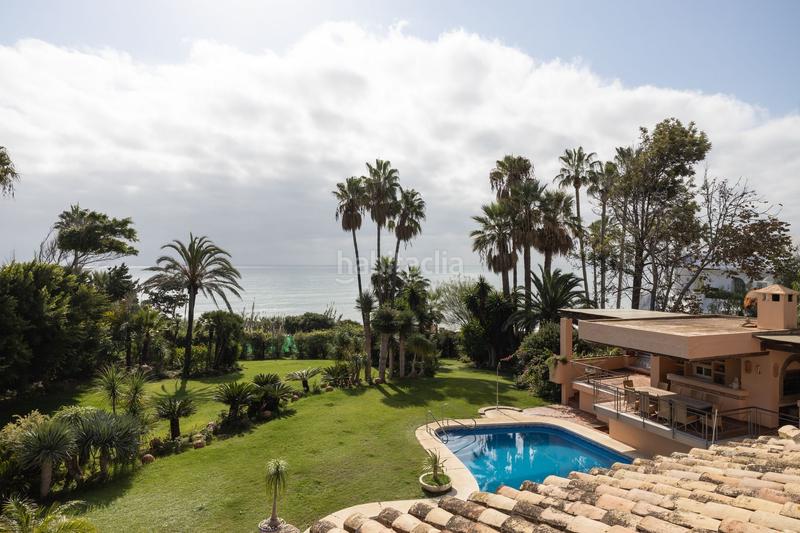 Foto c5702edb-bec7-4132-981f-d9c1a2fc7e80. Chalet in El Velerín Estepona