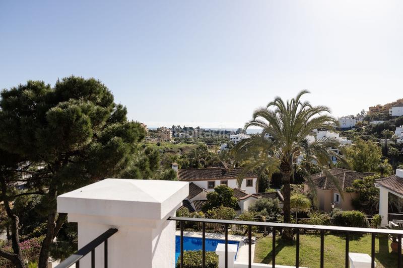 Foto 3f51bf83-debe-4e5a-8f2d-5d77be8cbba1. Chalet in La Concha - Resina Golf Estepona