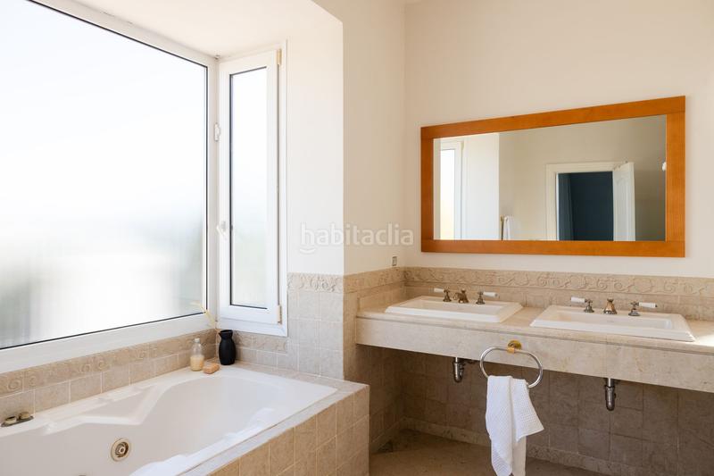 Foto 5d3cb2e0-0ffe-4175-add5-a48f0ac1bf2a. Chalet in La Concha - Resina Golf Estepona