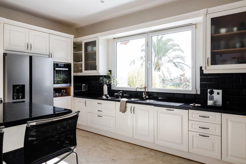 Foto 9a2c6ea5-5b54-41c2-824c-789de18d8a67. Chalet in La Concha - Resina Golf Estepona