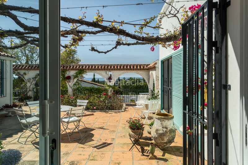 Foto c091f3b9-dbca-454a-82bd-8356bdb5a84c. Xalet a Los Llanos Estepona