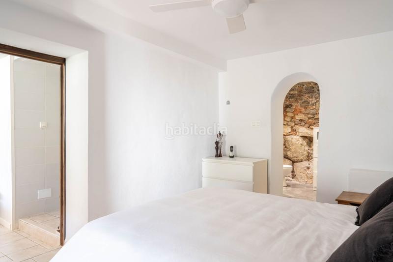 Foto a16d7c79-e57d-4143-83d7-358191859686. Edificio en Torrox pueblo Torrox