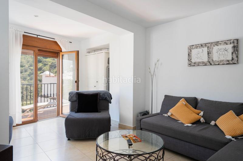 Foto b13db3f9-5c39-4796-9d87-4e9cefc30569. Edificio en Torrox pueblo Torrox