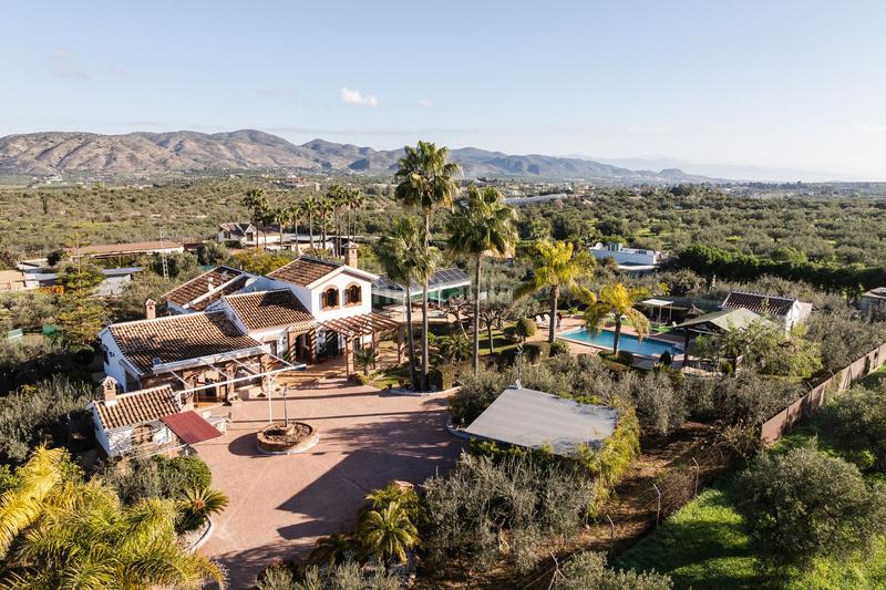 Foto a5ac549d-9271-4961-853f-469380a2f28a. Casa en Centro Alhaurín el Grande