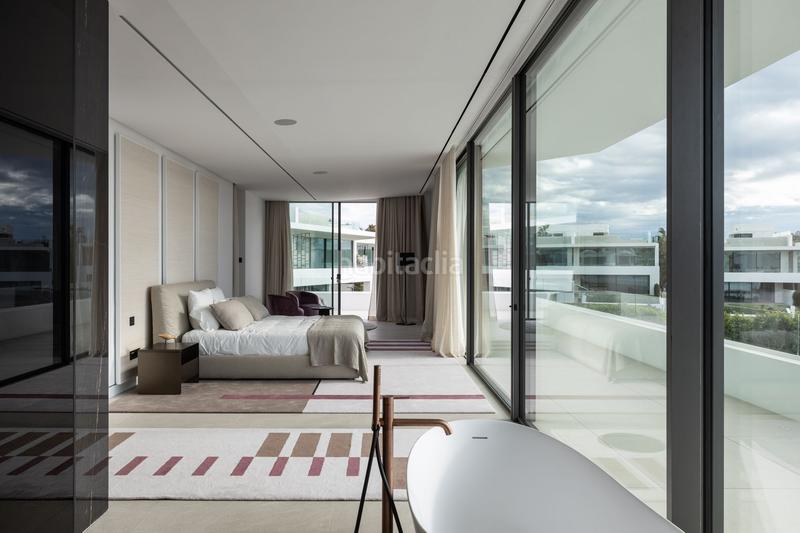 Foto 5df26aa8-b7a6-43d4-981d-4422aca17bb9. Chalet in Las Lomas de Río Verde Marbella