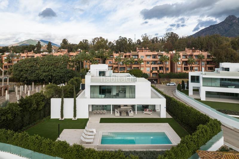 Foto b977fb43-4e76-4dad-9aed-28cc27dba9a1. Chalet en Las Lomas de Río Verde Marbella