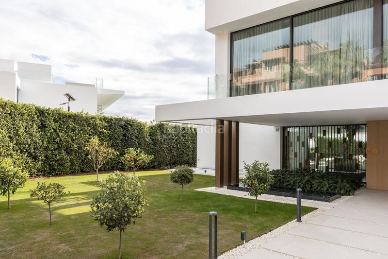 Foto c204296f-7565-4e2b-a0d8-cc6f97b1d1c8. Chalet en Las Lomas de Río Verde Marbella