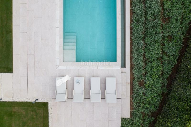 Foto cb1cac13-5136-499b-a3cc-939f0a478072. Chalet en Las Lomas de Río Verde Marbella