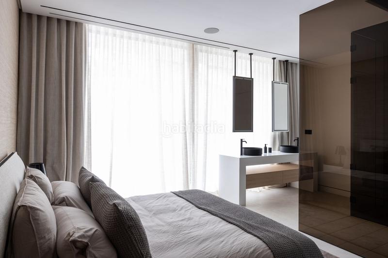 Foto ed661fe7-cb35-43d4-a77a-3b130112e695. Chalet en Las Lomas de Río Verde Marbella