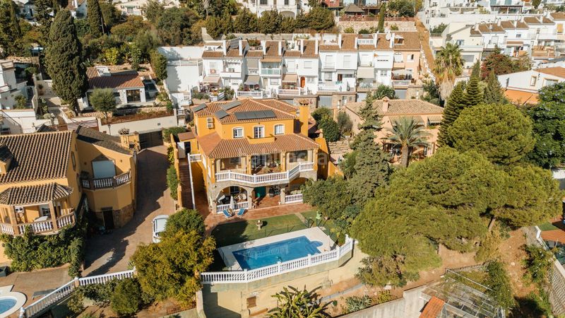Foto e1e4acfd-cfb7-408c-8ae4-5f81870bb289. Chalet in campo de Mijas Mijas