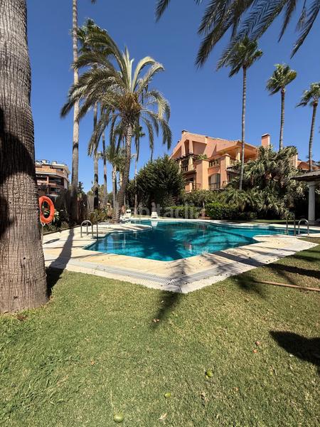 Foto bc7c5a47-d9d1-467e-b5a9-c5edefd1d5ae. Apartamento en Puerto Banús Marbella