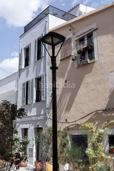 Foto c49115f8-81e5-406d-b3e5-70c7e082b59f. Casa adossada a Santa Catalina Palma de Mallorca